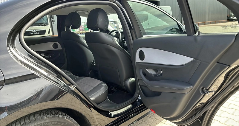 Mercedes-Benz Klasa E cena 212000 przebieg: 57190, rok produkcji 2021 z Wadowice małe 301